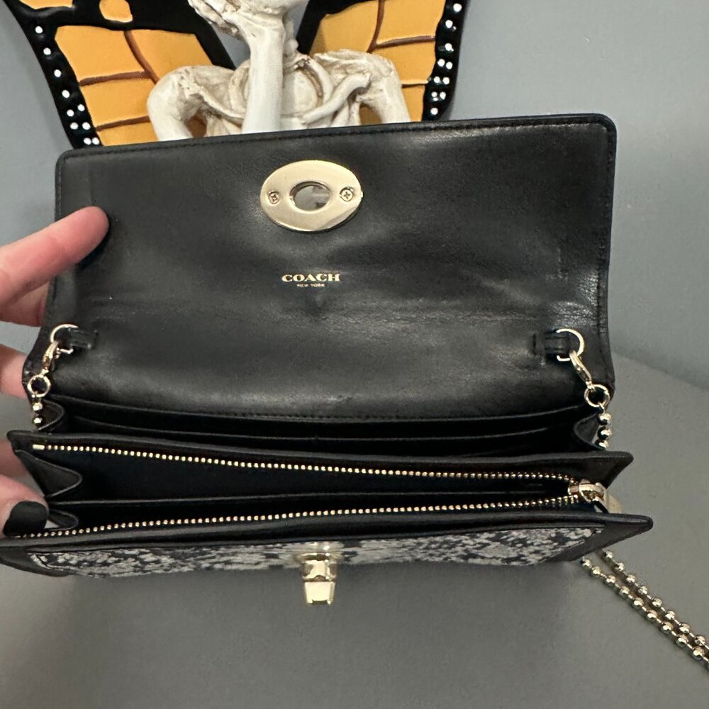 COACH Turnlock Slim Wallet on a chain - Picture 3 of 5